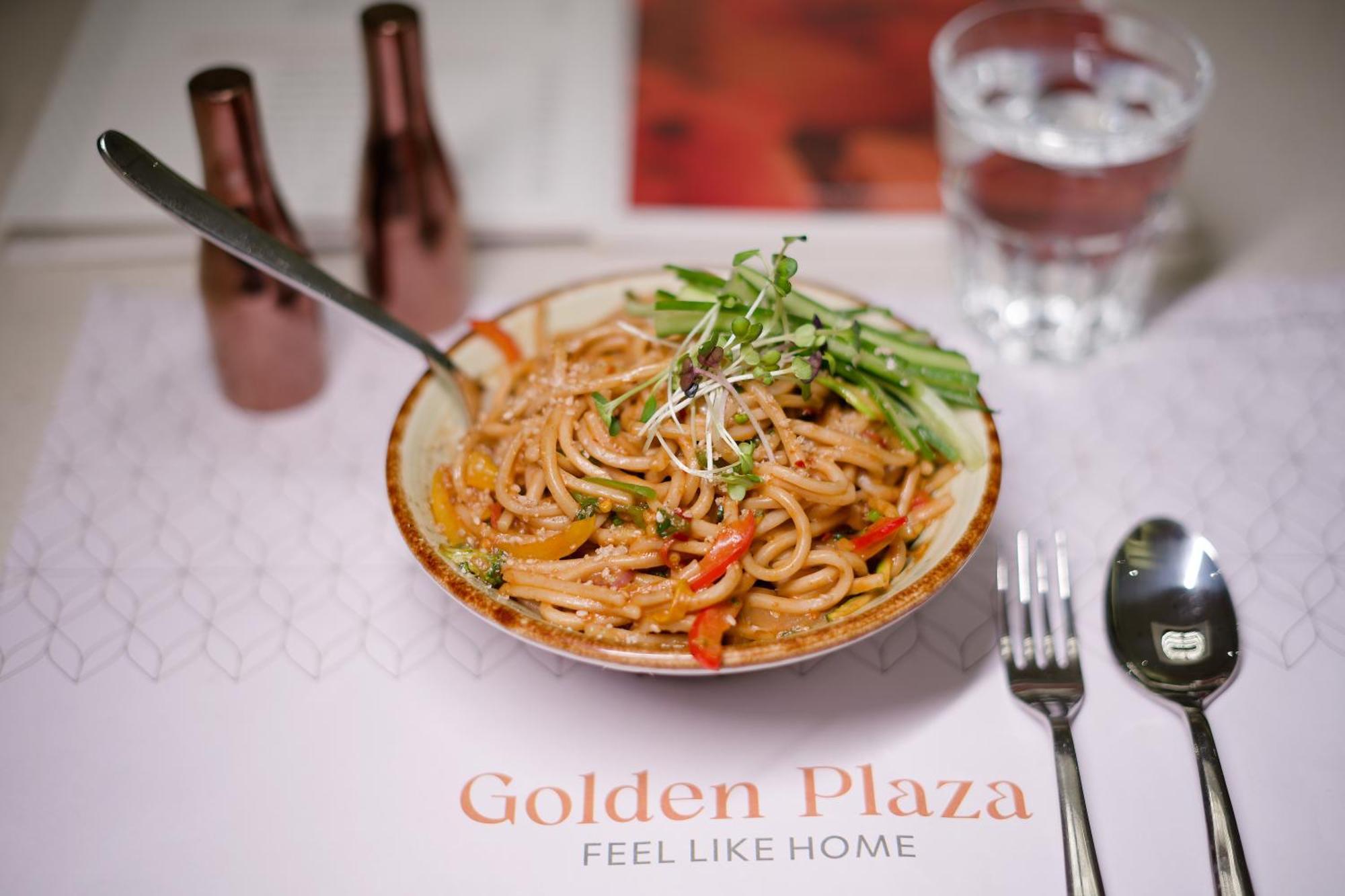 Готель Golden Plaza Ахмедабад Екстер'єр фото